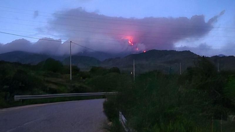 Szokatlan esemény zavarta meg a szicíliai kirándulást: egy siroki túrázó szeme előtt lépett életre az Etna vulkán.
