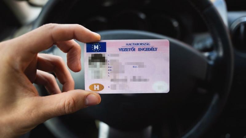 Ezért sújtanak most sok autóst büntetésekkel - ellenőrizd gyorsan a jogosítványodat!