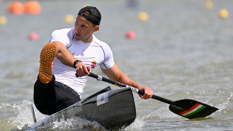 Hajdu Jonatán az Európa-bajnoki döntőben ragyogó teljesítményt nyújtott, megmutatva tehetségét és elszántságát a pályán. A fiatal sportoló minden erejét latba vetette, hogy csapata sikeréért küzdjön, és a döntő pillanatokban is higgadtan kezelte a helyzet