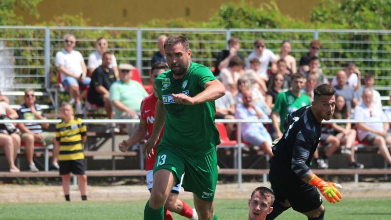 A Paksi FC ünnepélyes keretek között avatta fel új pályáját, ahol a szurkolók és a játékosok közösen ünnepelhették a mérföldkövet. A gálás esemény során a csapat legendái és jelenlegi sztárjai is megjelentek, hogy együtt osszák meg a pillanat varázsát. A 