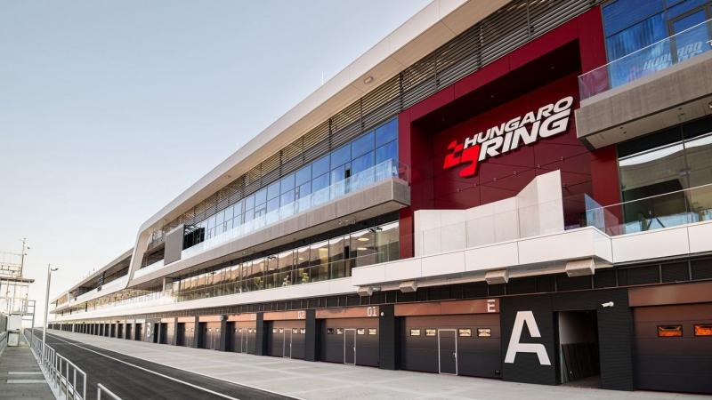 Íme, egyedi megfogalmazásban: Alig egy év leforgása alatt varázslatos átalakuláson ment keresztül a Hungaroring – nézd meg a lenyűgöző átalakulásról készült fotókat!