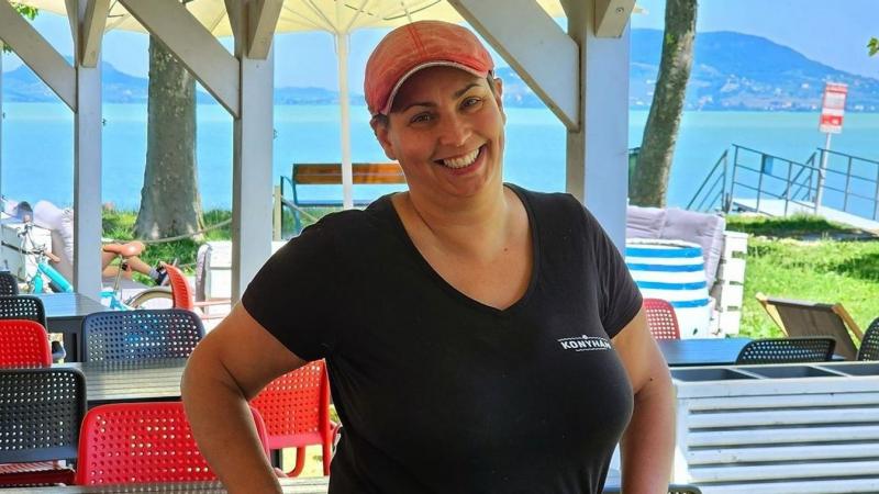 Olasz hangulat a Balaton partján? Zene szól, és a lazac már reggel csábít!