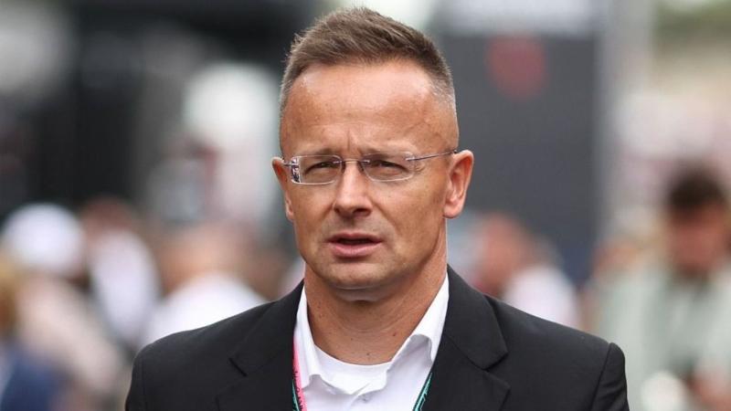 Szijjártó: A kormány Brüsszel helyett a magyar emberek érdekeit helyezi előtérbe.