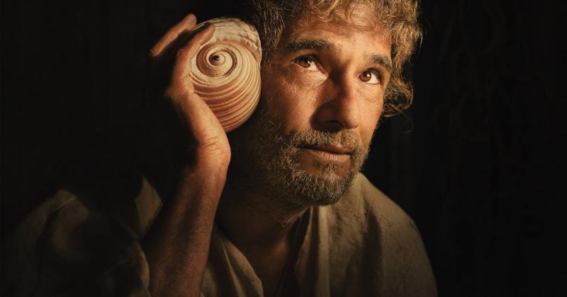 Szerdától a Netflix kínálatában debütál egy lenyűgöző, 16 éven felülieknek szóló fantáziadús könyvadaptáció, amely elvarázsolja a nézőket! Ne hagyd ki ezt az izgalmas új sorozatot!