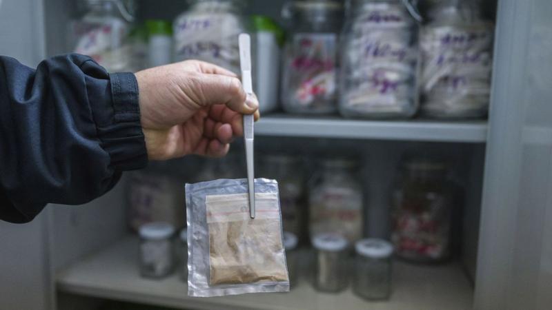 Kristállyal folytattak üzletet, és könnyen kóterbe juthatnak.