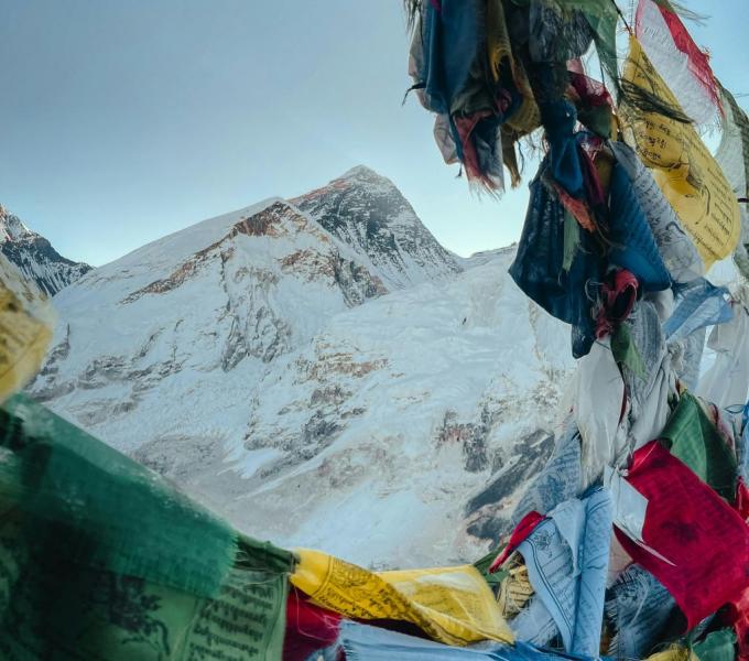 A Mount Everest meghódítása ezentúl nem mindenki számára lesz elérhető - Nepál szigorúbb szabályozások bevezetését tervezi, hogy csökkentse a hegyre érkező túrázók számát és megelőzze a zsúfoltságot.