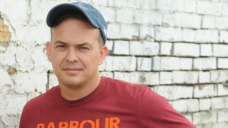 Mozdulatlanul bukkant rá édesanyjára a Groovehouse ikonikus énekese.