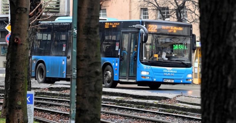 A BKK új szabályokat vezet be, így ezentúl az elsőajtós felszállás már ezen a járatokon is kötelező lesz.