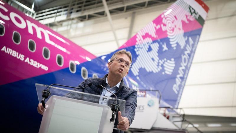 Egy Wizz Air járaton népszerűsíti az Orbán-kormány a Pannónia programot, amelyről a kulturális miniszter úgy nyilatkozott, hogy 