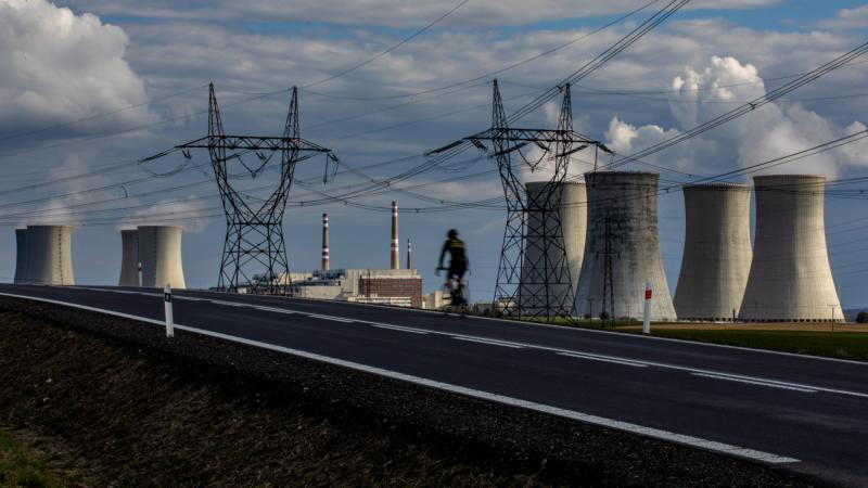 Csehországban is elindult a nagy atomenergia körüli viták sorozata - a középpontban pedig az áll, hogy milyen típusú létesítmények valósíthatók meg a jövőben.