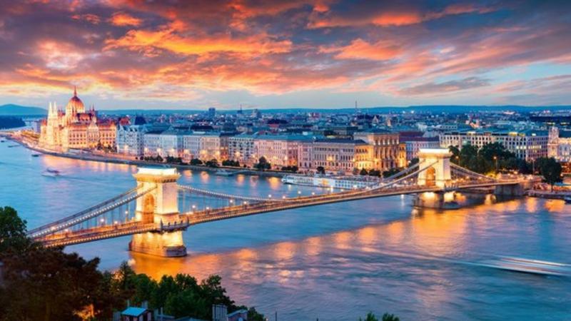 Ismét Budapest és Magyarország kerül a világ reflektorfényébe.