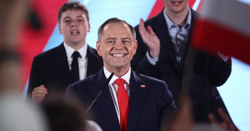 A lengyel elnökválasztás eredményei mélyen megmozgatták a politikai tájat: a kormány stabilitása meginog, az álmok pedig, amelyek eddig egységesnek tűntek, most szétfakadni látszanak. A jobboldal megerősödése új kihívások elé állítja az országot, és kérdé