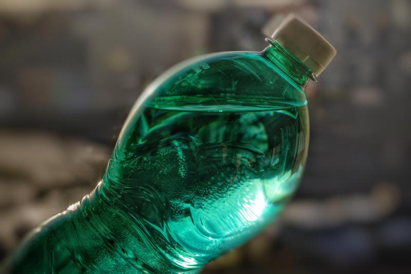 Maros megye 16 településén a víz minősége miatt ivásra alkalmatlan, ezért a hatóságok tartályokat állítottak fel a lakosság számára.