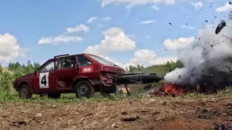 Miért ne lenne izgalmas egy gőzhajtású Lada? A klasszikus autóiparban a gőzmotornak van egyfajta nosztalgikus bája, amely a régi idők varázsát idézi. Képzelj el egy retro stílusú Ladát, amely a gőz erejével szeli a város utcáit! Ráadásul a gőzhajtás újraé