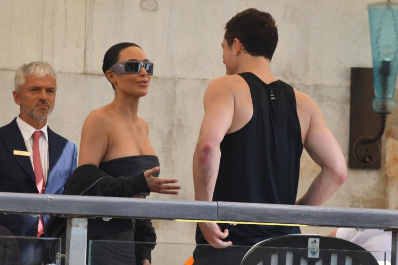 Orlando Bloom figyelmét egy másik hölgy vonzotta – még a Katy Perryvel való kapcsolatának vége előtt gyaníthatóan megcsalhatta őt.