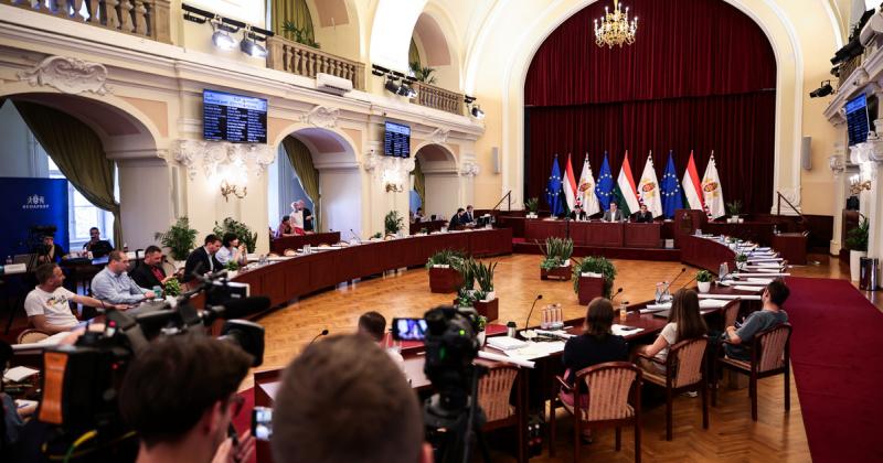 A botrányos események után ma minden szempontból eldől Budapest szívében, ahol a főszereplők végre megszólaltak, és megosztották gondolataikat a kialakult helyzetről.