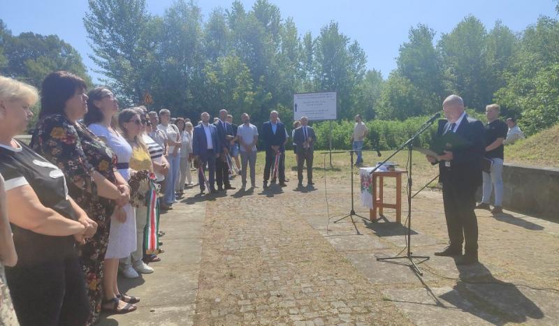 Emlékezzünk meg a Rákóczi-szabadságharc első győztes csatájáról Tiszaújlakon, ahol a bátorság és a haza iránti elkötelezettség együttes ereje formálta a magyar történelem egyik meghatározó pillanatát. Ezen a napon a szabadságért harcoló magyarok diadalt a