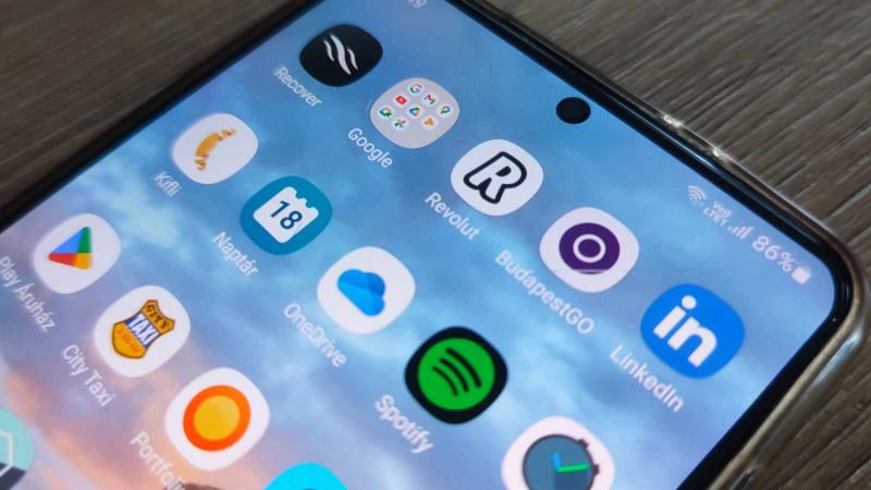 A Revolut bejelentette, hogy ismét lehetőség nyílik bizonyos kriptopénzek kifizetésére.