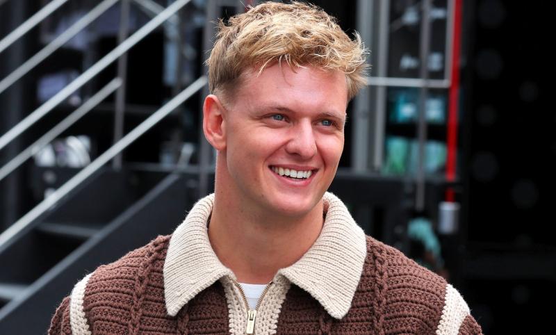 Mick Schumacher nyilvánosan megerősítette, hogy tárgyalásokat folytat a Cadillac csapatával. Az M4 Sport hírei szerint a fiatal pilóta új lehetőségek után kutat, amelyek segítenék karrierje következő lépéseit.