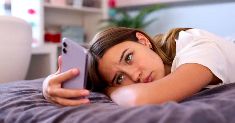 A Nemzeti Média- és Hírközlési Hatóság friss kutatása érdekes eredményekkel szolgál: a várakozásokkal ellentétben kevesebb időt töltünk telefonunk nyomkodásával, mint ahogyan azt sokan gondolnák.