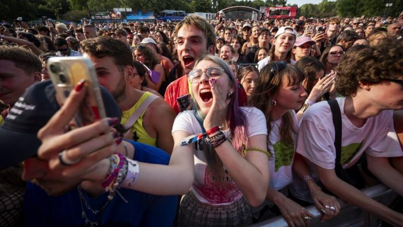 Egy szelet pizza ára 2690 forint, míg a nutellás lángosért 4000 forintot kérnek. A Sziget fesztiválon körülnéztünk, hogy milyen étkezési lehetőségek várnak ránk, és meglepődve tapasztaltuk, hogy az árak igencsak megugrottak.
