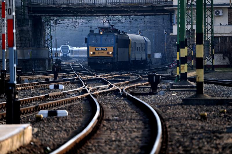 A MÁV előre jelezte, hogy az utolsó balatoni InterCity késlekedni fog.