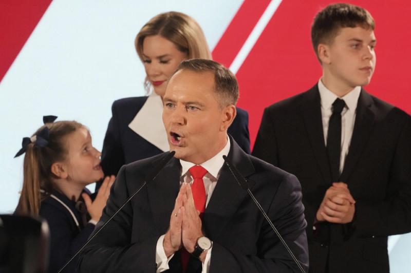 Tusk hoppon marad - Trump és Putyin csúcstalálkozója után Nawrocki leül az asztalhoz Trumppal.