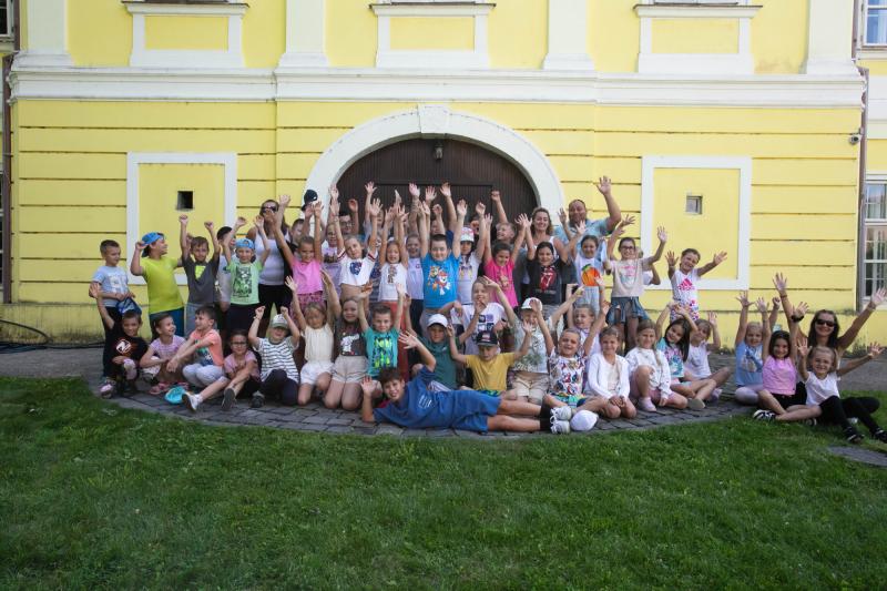 Fedezd fel a Kukkonia napközis táborok és a Kukkonia Art Garden Művésztábor varázslatos világát! Itt a kaland, a játék és az élmények találkoznak a kreativitással. Csatlakozz hozzánk, és merülj el a szórakozásban! (FOTÓGALÉRIA)