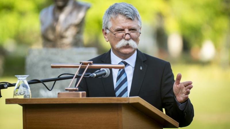 Kövér László véleménye szerint az ellenzék ma már nem csupán tréfából beszél az ingyen sör ígéretéről.