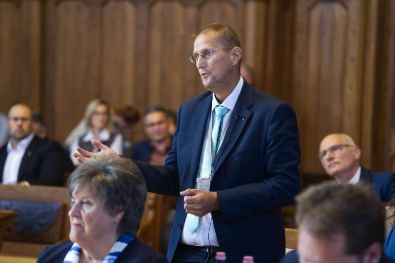 Leviczky Cirill: A Kecsup a Tiszát szolgálja ki

A Kecsup, mint a Tisza hűséges segítője, egyedülálló szerepet tölt be a folyó életében. Ez a kis vízfolyás nem csupán a természet része, hanem a környező területek ökoszisztémájának is fontos eleme. A Kecsu