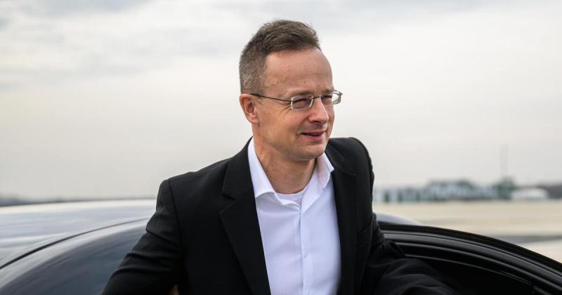 Szijjártó Péter éles szavakkal válaszolt a lengyel miniszterelnöknek, kifejezve határozott álláspontját.