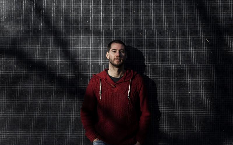 Vass Norbert: Bogár János megkísérli visszafordítani a halál útját | Litera - az irodalmi portál

Bogár János története egy különös utazás a lét határain túlra, ahol a halál nem végső állomás, hanem egy újabb kihívás. Vass Norbert írása egyedi hangzásával