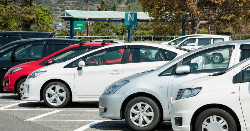 Budapest egyik legélénkebb csomópontjában újabb területekkel bővítik a fizetős parkolózónát.
