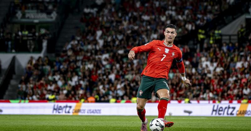 A legfrissebb információk szerint Cristiano Ronaldo és Lionel Messi jövedelme közötti verseny továbbra is izgalmas témát jelent a sportvilágban. Mindkét labdarúgó óriási népszerűséggel bír, és nemcsak a pályán, hanem a reklámokban és egyéb üzleti vállalko