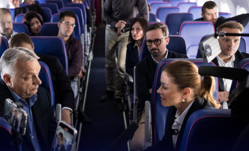 Csuhaj Ildikó a közmédia kulturális csatornáján kezdett el dolgozni, ám ennek ellenére nem hagyta ki a lehetőséget, hogy Orbán Viktor társaságában látogasson el az Egyesült Államokba.