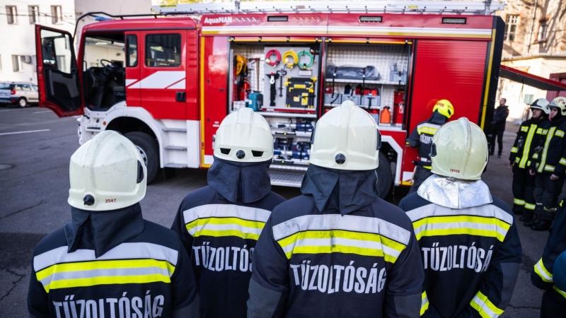 A tűzoltók elkötelezetten védik a közösség biztonságát, míg a kormány folyamatosan dolgozik azon, hogy a hősies munkájukhoz szükséges körülményeket fejlessze és támogassa.